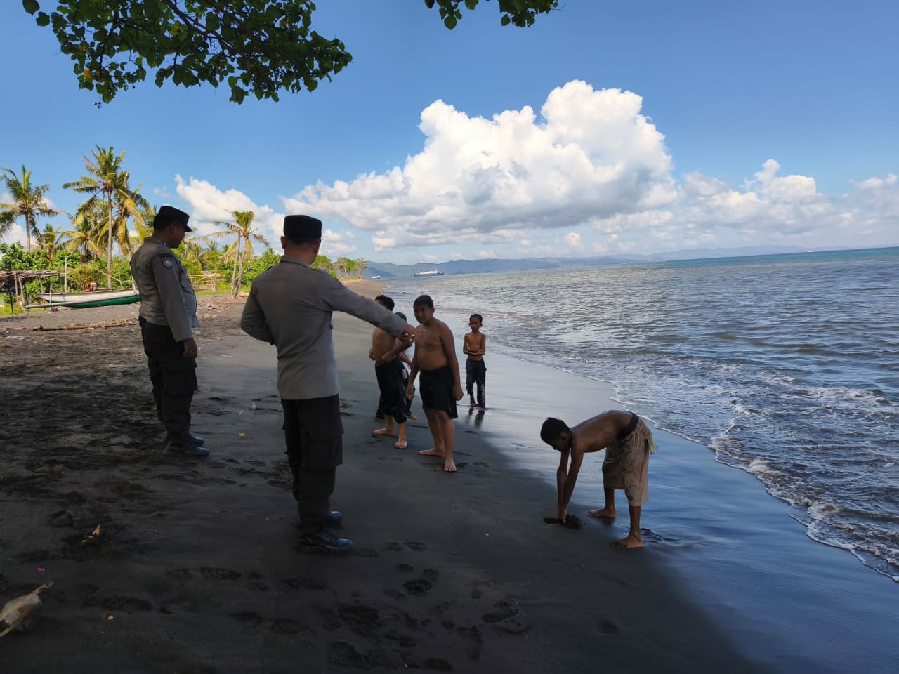 Patroli KRYD dan Cooling System Polsek Gerung Jaga Kondusivitas Wilayah di Lombok Barat