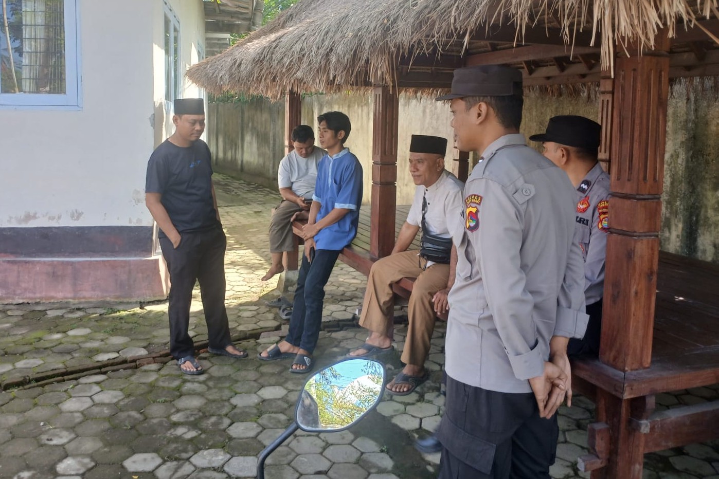 Antisipasi Gangguan Kamtibmas, Polsek Kediri Gencarkan Patroli Humanis