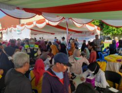 Polsek Labuapi Dampingi Warga Kesehatan Gratis dan Sembako untuk Warga