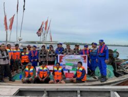 Dalam Rangka Hari Bhayangkara, Polres Dumai Layani Kesehatan Masyarakat di Atas Kapal