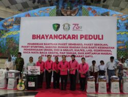 Kunjungi Raja Ampat, Ketum Bhayangkari Ny. Juliati Sigit Prabowo Salurkan Sembako hingga Gelar Khitanan Massal