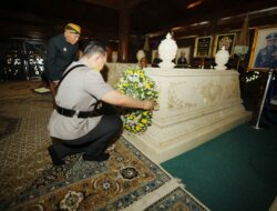 Rangkaian Hari Bhayangkara ke-79, Kapolri Ziarah ke Makam Presiden RI ke-2 Soeharto