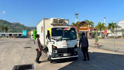 Kolaborasi TNI-Polri dan ASDP Jaga Ketertiban Bongkaran di Pelabuhan Lembar