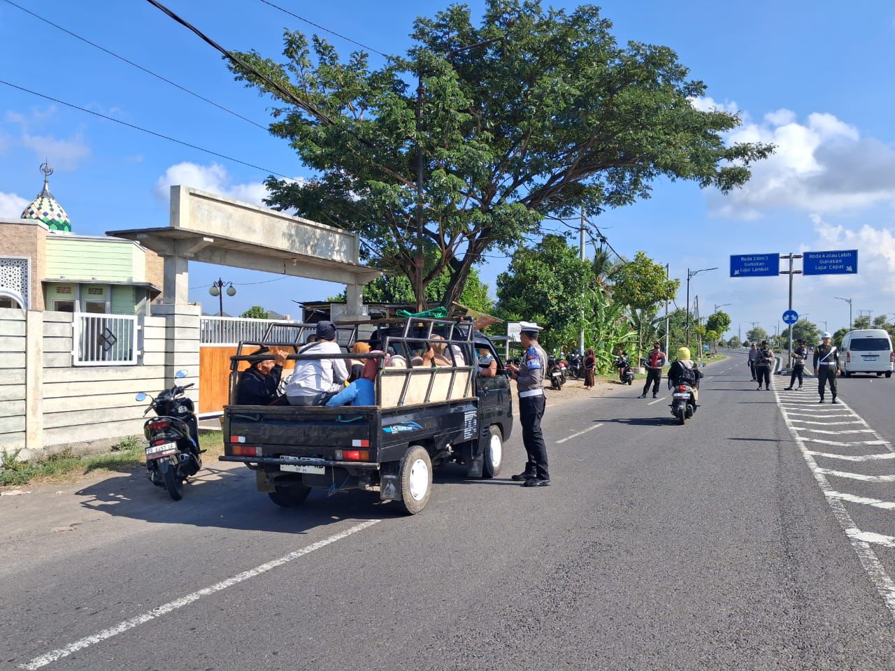 Polres Lombok Barat Gencarkan Operasi Patuh Rinjani 2025, 70 Pelanggar Ditilang di Bypass BIL 2