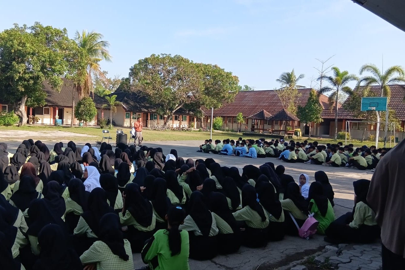 Polsek Kediri Edukasi Pelajar SMPN 2 Labuapi Cegah Tawuran Remaja
