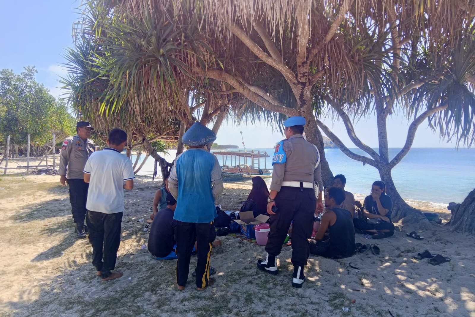 Polsek Sekotong Perketat Patroli Wisata Pantai Elak-Elak demi Keamanan Wisatawan