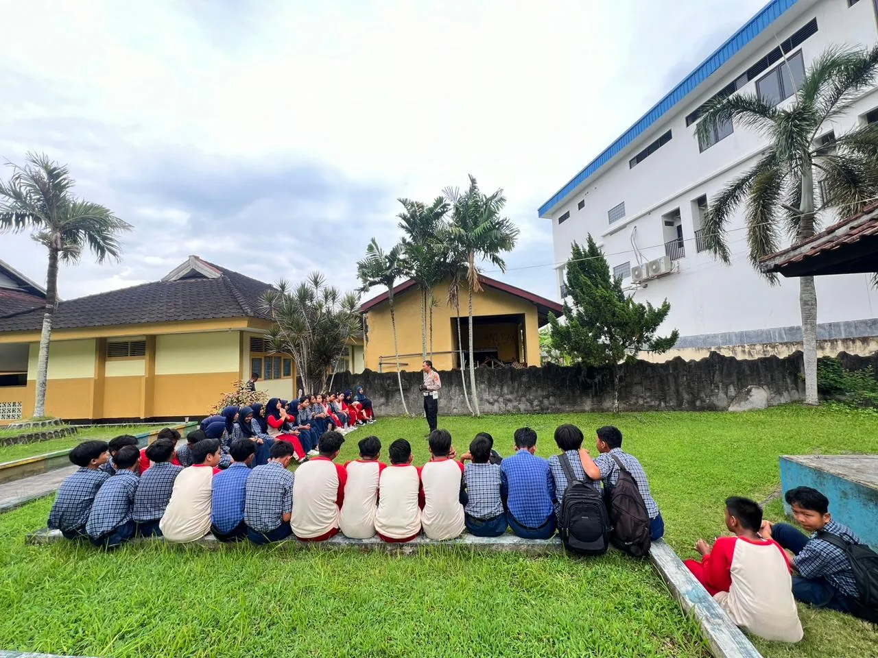 PKS SMPN 1 Lembar Jadi Teladan Keselamatan Berlalu Lintas di Lombok Barat