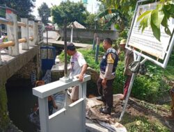 Sinergi Polri dan Warga Merembu Bangun Jalan Usaha Tani