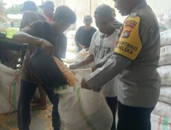 Amankan Cadangan Pangan, Bhabinkamtibmas Gerung Dampingi Petani