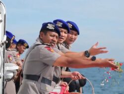 HUT Polairud ke-75, Personel Larung Bunga sebagai Tanda Pengabdian Tanpa Henti