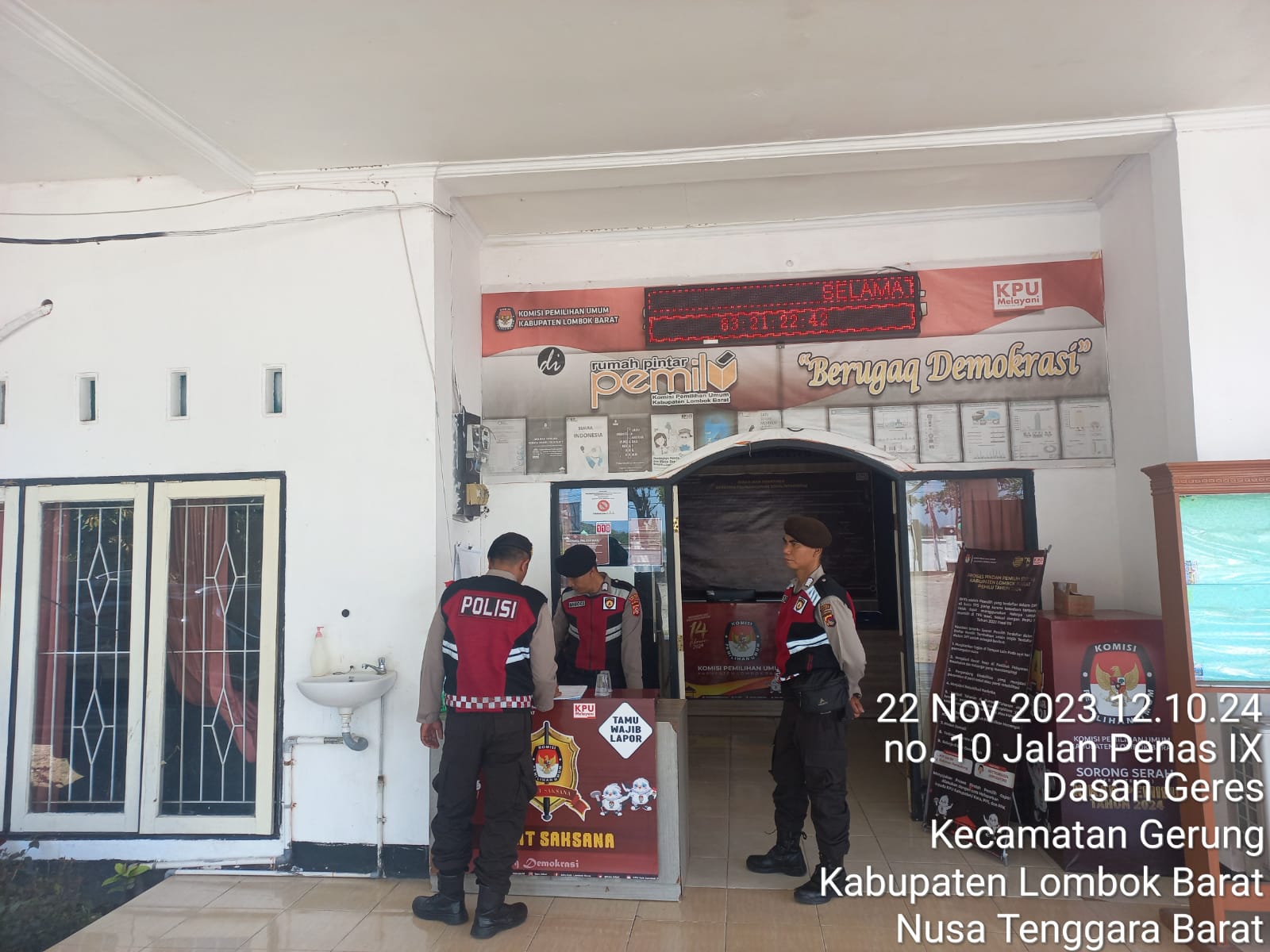Polres Lombok Barat Tingkatkan Patroli Kamtibmas di Kantor KPU