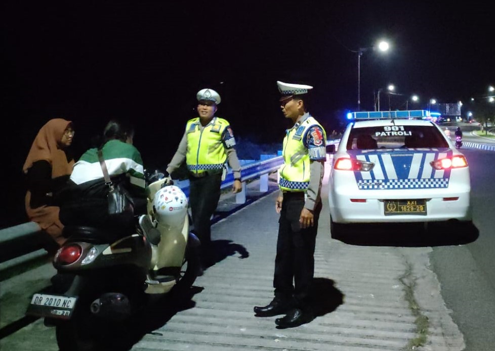 Patroli Malam Sat Lantas Polres Lombok Barat untuk Antisipasi Balap Liar dan 3C