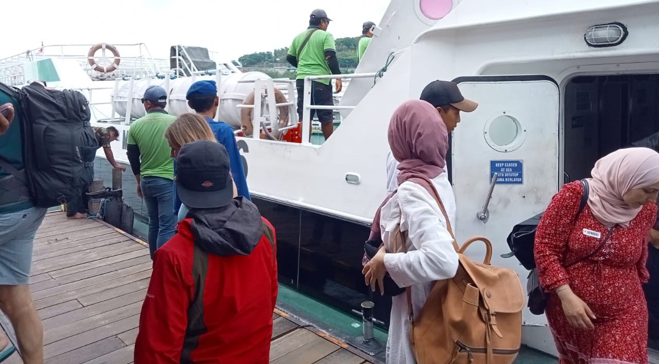 Satgas Polairud Lombok Barat Patroli dan Sosialisasi Pemilu di Pelabuhan Senggigi
