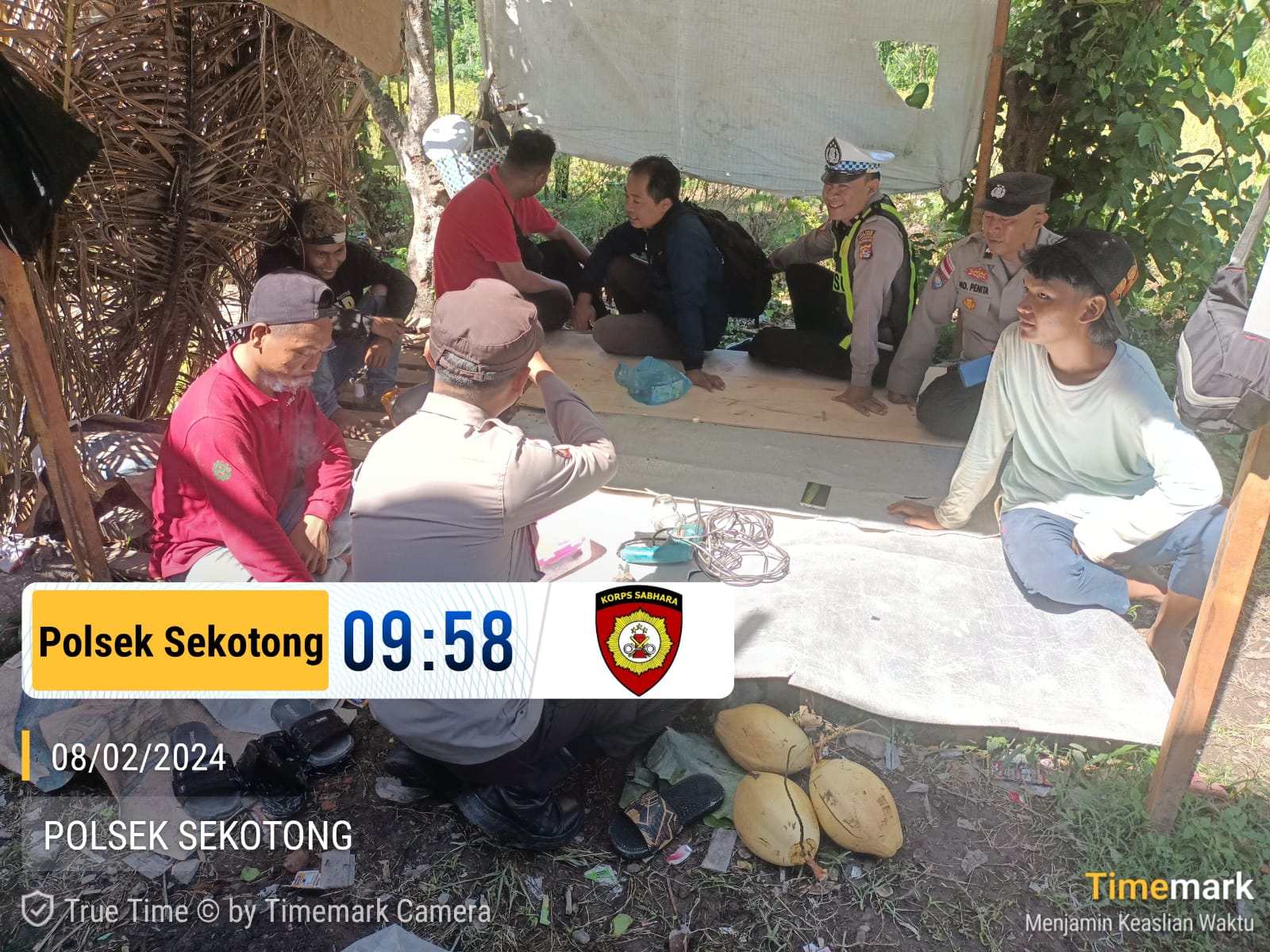 Patroli Dialogis Polsek Sekotong di Dusun Sayong Baru