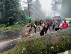 Akses Jalur Medan-Brastagi Terputus, TNI-Polri Bersinergi Lakukan Evakuasi