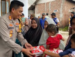 Kapolres Probolinggo Tinjau Wilayah Terdampak Banjir Bandang, Distribusikan Puluhan Sembako