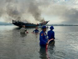 Polairud Polda NTB Bantu Tangani Kebakaran Kapal di Perairan Lombok Timur