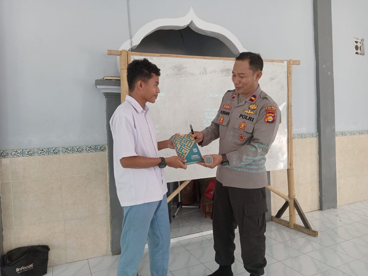 Kenakalan Remaja Jadi Fokus Sosialisasi Polres Lombok Barat di Aik Ampat