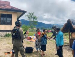 Ops Damai Cartenz-2025 Pererat Hubungan dengan Masyarakat Kampung Okpol Melalui Patroli Sambang