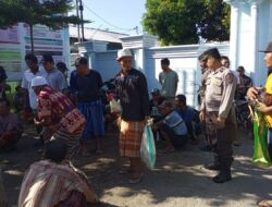 Kanit Binpolmas Polres Lombok Barat Gelar Pembinaan Kamtibmas di Pasar Segenter Lembar