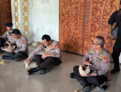 Kapolda Aceh Turun Langsung ke Lokasi Demo: Semangati Personel hingga Makan Bersama
