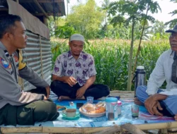 Silaturahmi Bhabinkamtibmas di Kuripan, Warga Diajak Tanam Sayur di Pekarangan