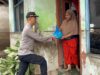 Ringankan Beban Sesama, Kapolres Bima Melalui Kapolsek Madapangga Salurkan Bantuan Sembako Bagi Warga Terdampak Banjir di Desa Monggo dan Desa Ncandi