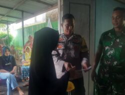 Bhabinkamtibmas Sekotong Timur Pastikan Bantuan Pangan CBP Tepat Sasaran