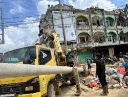 Personel Brimob Kawal Penormalan Listrik di Aceh Tamiang