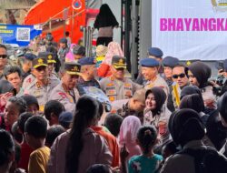 Kapolri Tinjau Posko Pengungsian di Aceh Tamiang, Salurkan Bantuan ke Korban Bencana