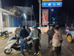 Menjelang Nataru Polsek Woha Gelar Razia dan Sweeping Menyita Puluhan Botol Miras